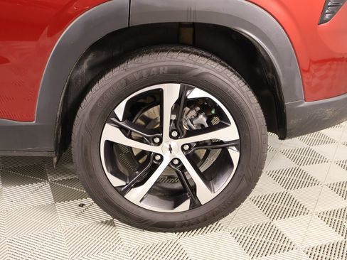 Used 2025 Chevrolet Trax RS w/ Sunroof Package FWD image 19