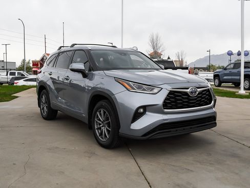 Used 2023 Toyota Highlander Limited image 2