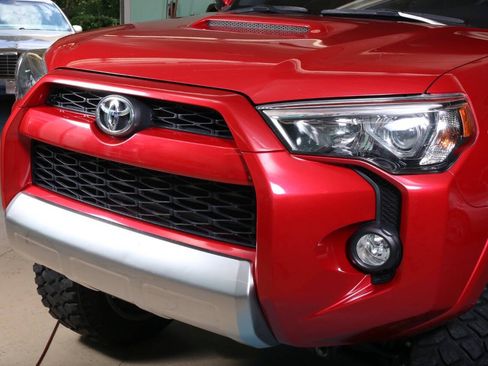 Used 2017 Toyota 4Runner TRD Off-Road Premium AWD/4WD image 17