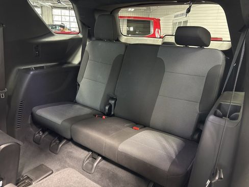 Used 2023 Chevrolet Traverse LT w/ Rear Camera Mirror Package image 35