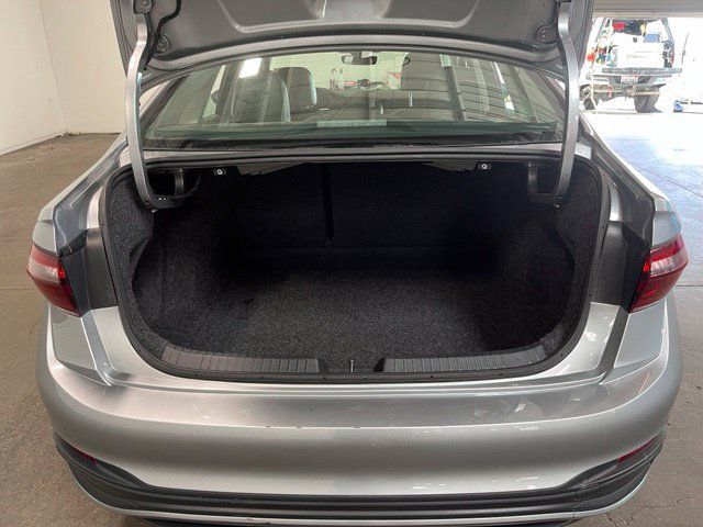 Used 2024 Volkswagen Jetta SE FWD image 17