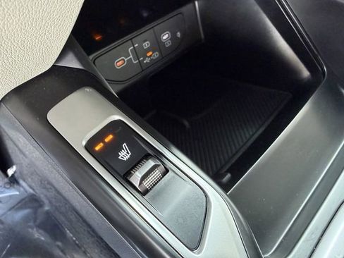 Certified 2025 Kia Sorento S w/ Panoramic Sunroof Package image 21