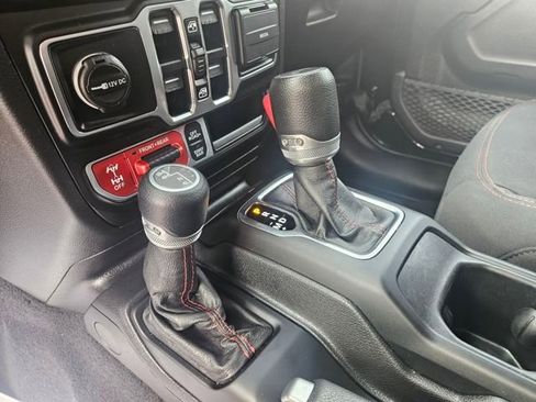 Used 2021 Jeep Wrangler Unlimited Rubicon w/ Cold Weather Group AWD/4WD image 24