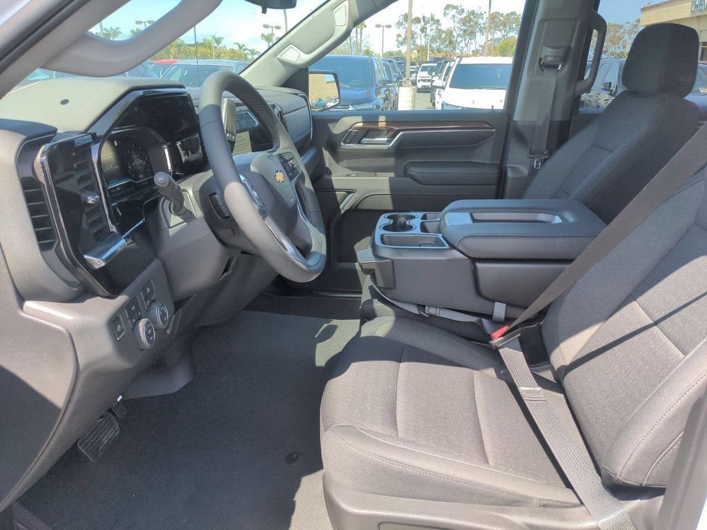 Used 2023 Chevrolet Silverado 1500 LT AWD/4WD image 19