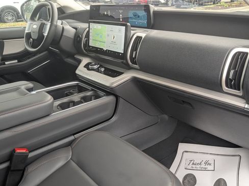 Used 2025 Ford Expedition Active RWD image 42