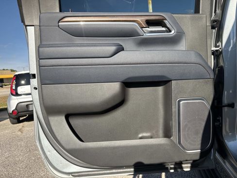 Used 2024 Chevrolet Silverado 2500 High Country w/ Technology Package image 16