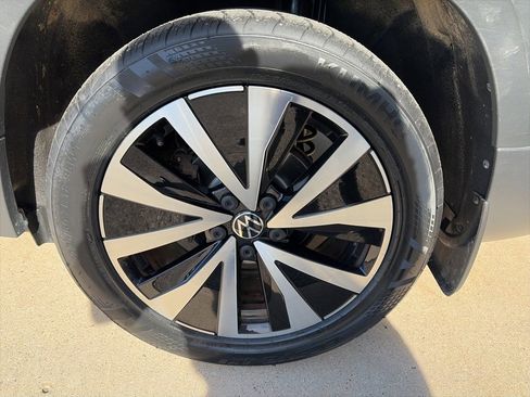 Certified 2023 Volkswagen Taos SE image 22