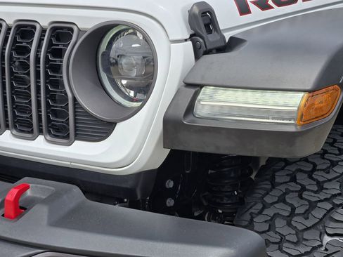 Used 2024 Jeep Wrangler Unlimited Rubicon w/ XTREMEE 35" Tire Package AWD/4WD image 15