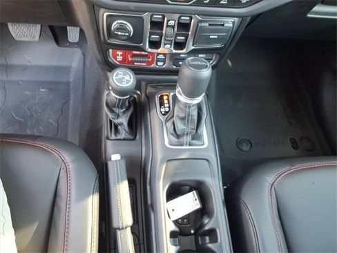 New 2025 Jeep Gladiator Rubicon image 15