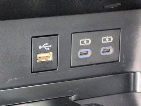 Used 2025 Toyota Camry SE image 29