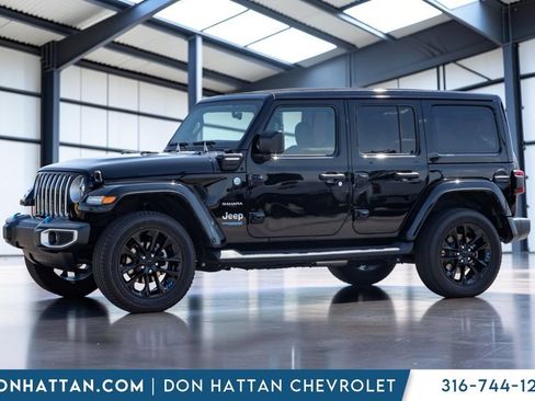 Used 2022 Jeep Wrangler Unlimited Sahara w/ Cold Weather Group AWD/4WD image 2