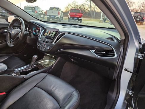Used 2018 Chevrolet Malibu Premier image 32