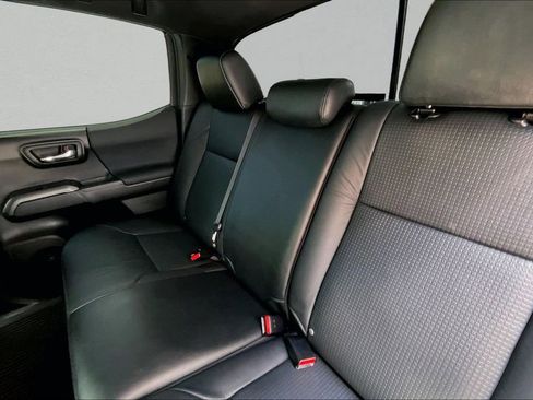 Used 2022 Toyota Tacoma TRD Off-Road w/ TRD Premium Off Road Package AWD/4WD image 21