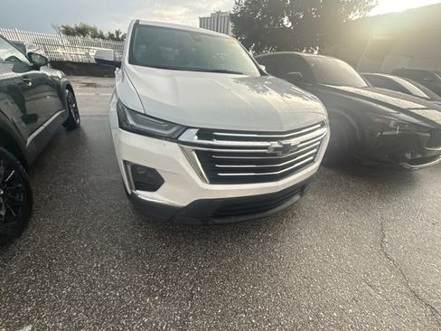 Used 2023 Chevrolet Traverse LT FWD image 5