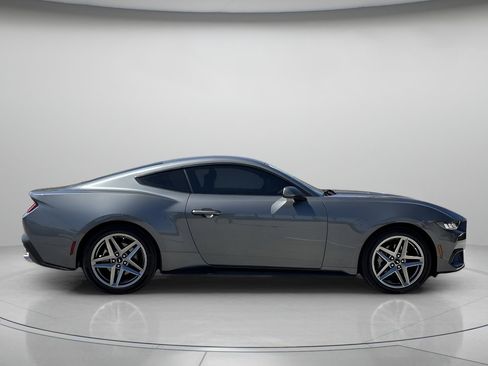 Used 2024 Ford Mustang Coupe RWD image 2
