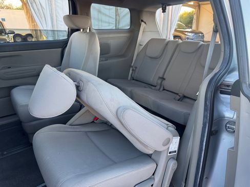 Used 2019 Kia Sedona L image 27