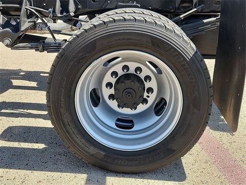 New 2024 RAM 5500 Tradesman image 9