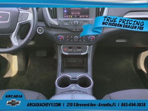 Used 2024 GMC Terrain SLE w/ Driver Convenience Package FWD image 17