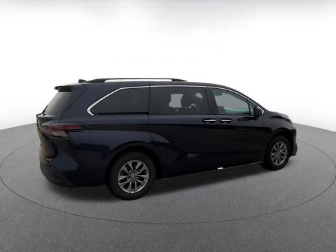 Used 2025 Toyota Sienna XLE FWD image 15