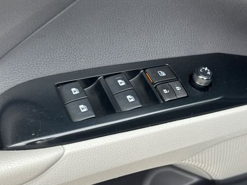 Used 2018 Toyota Camry L image 13