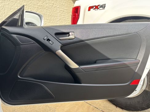 Used 2016 Hyundai Genesis Coupe 3.8 image 44