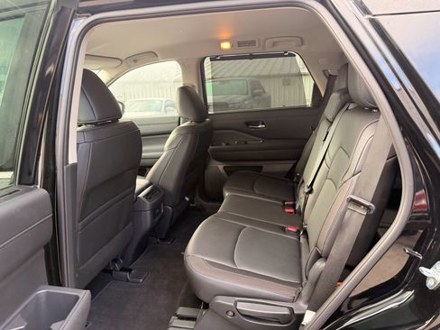 Certified 2025 Nissan Pathfinder SL AWD/4WD image 7