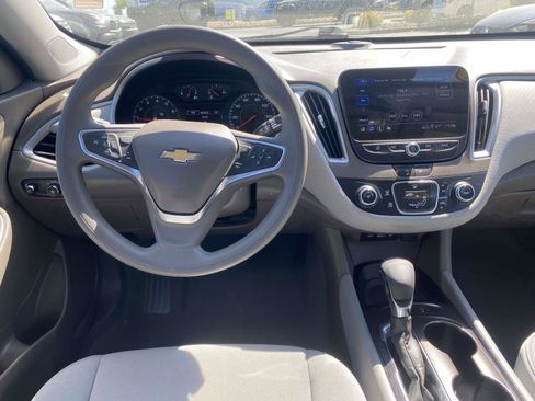 Used 2025 Chevrolet Malibu LS FWD image 11