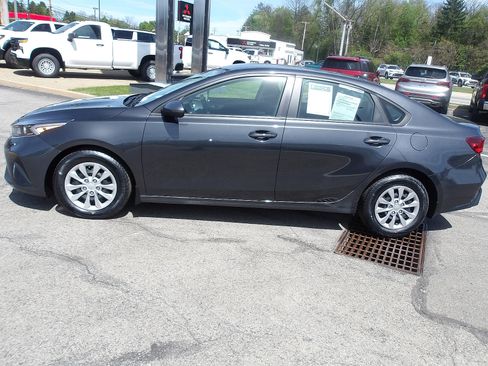 Used 2023 Kia Forte LX FWD image 4