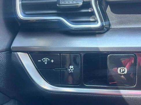 Used 2023 Kia Sportage EX AWD/4WD image 9
