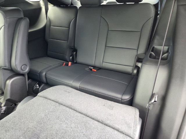 New 2027 Chevrolet Traverse LT w/ Sun and Wheel Package FWD image 8
