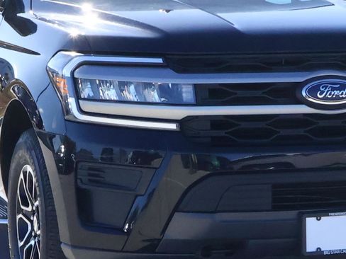 Used 2023 Ford Expedition XLT image 8