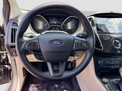 Used 2015 Ford Focus SE FWD image 11