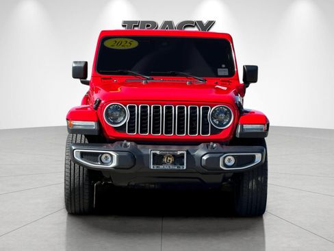 Used 2025 Jeep Wrangler Unlimited Sahara AWD/4WD image 9
