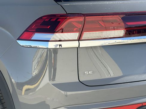 New 2026 Volkswagen Atlas Cross Sport SE FWD image 13