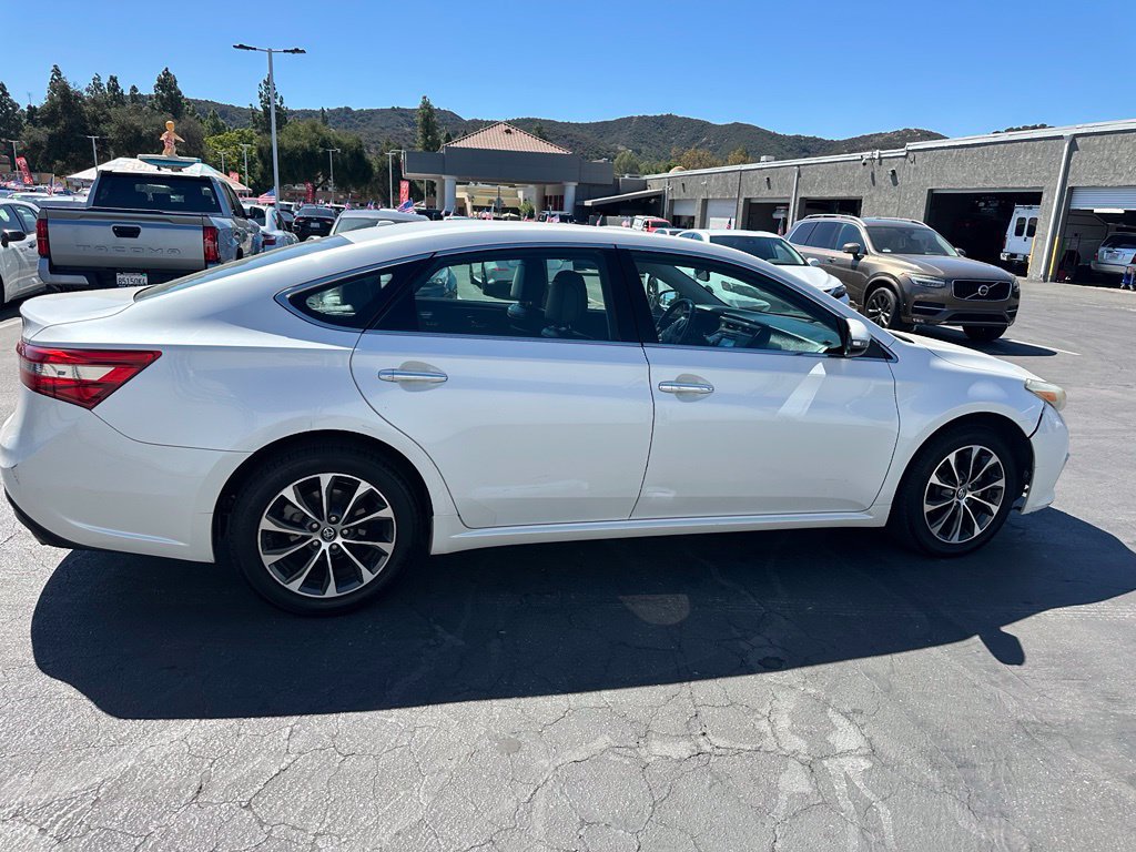 Used 2018 Toyota Avalon XLE w/ Preferred Accessory Package FWD image 4