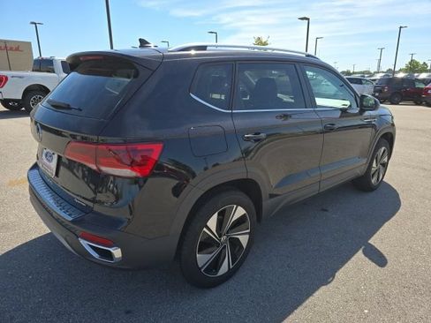 Used 2024 Volkswagen Taos SE AWD/4WD image 5
