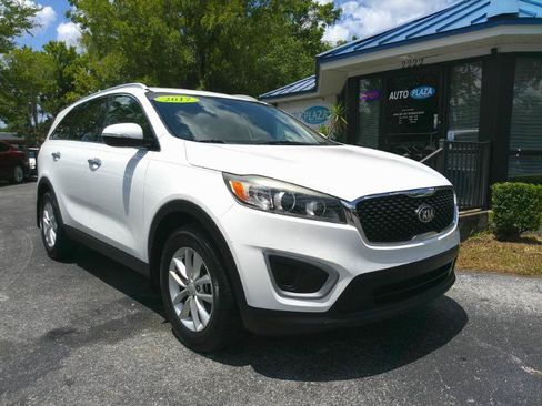 Used 2017 Kia Sorento FWD w/ LX Convenience Package image 4