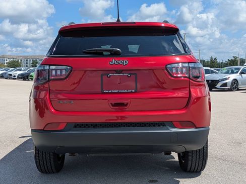 Used 2025 Jeep Compass Latitude w/ Convenience Group AWD/4WD image 6