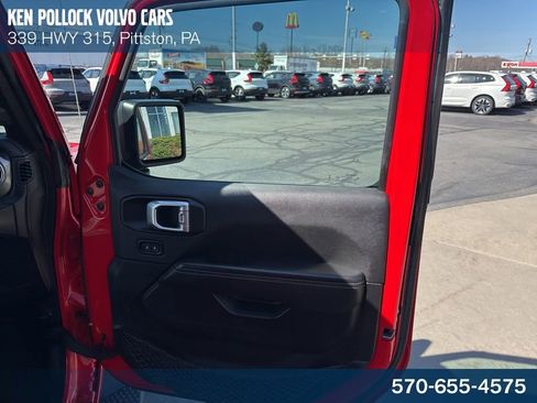 Used 2022 Jeep Wrangler Unlimited Sahara w/ Cold Weather Group AWD/4WD image 31