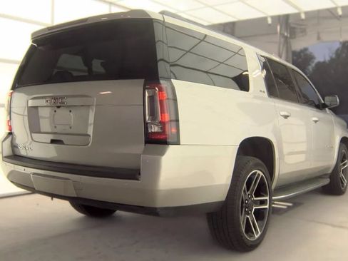 Used 2017 GMC Yukon XL SLE w/ Convenience Package RWD image 3