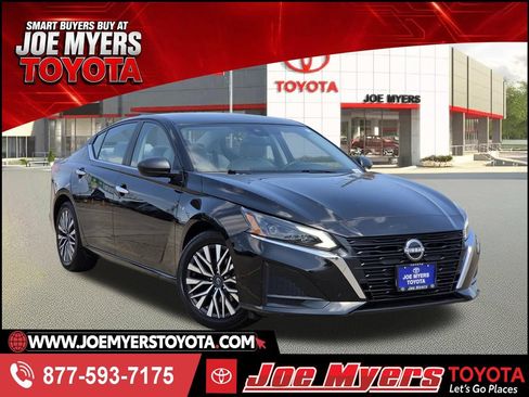 Used 2025 Nissan Altima 2.5 SV FWD image 1