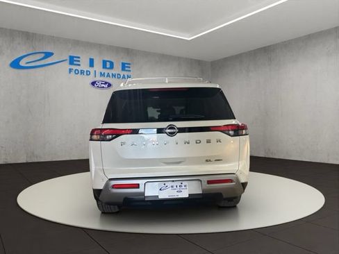 Used 2023 Nissan Pathfinder SL AWD/4WD image 9