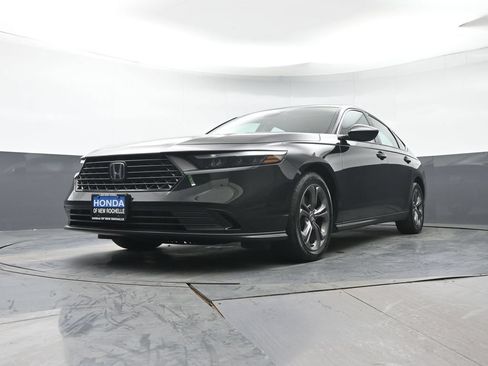 Used 2023 Honda Accord EX image 24