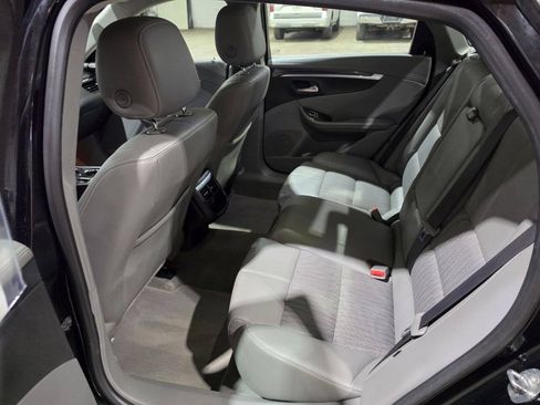 Used 2019 Chevrolet Impala LT FWD image 27