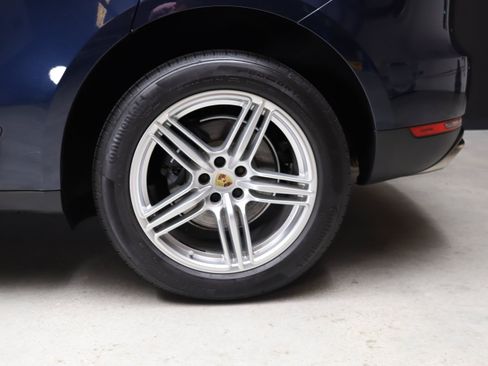 Certified 2020 Porsche Macan AWD/4WD image 12