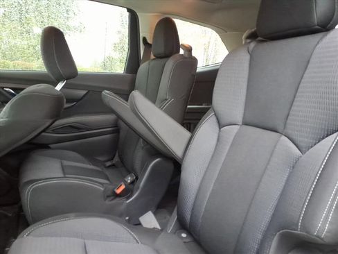 Used 2024 Subaru Ascent Premium w/ Convenience Package image 10