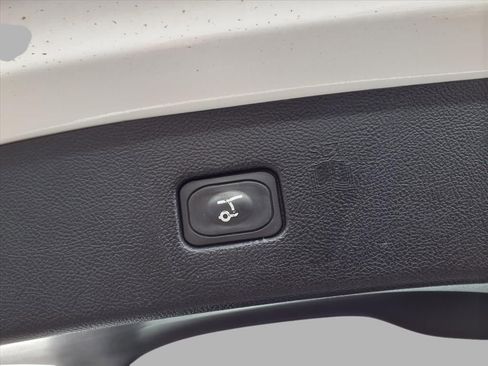 Used 2022 Ford Edge Titanium image 28