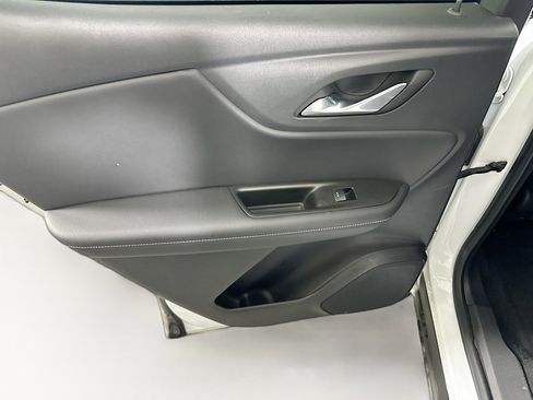 Used 2025 Chevrolet Blazer LT FWD image 25