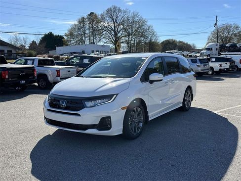 New 2026 Honda Odyssey Touring image 3