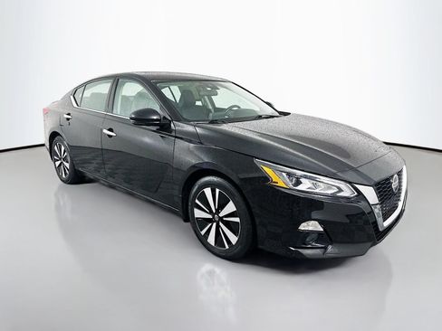 Used 2022 Nissan Altima 2.5 SL FWD image 1
